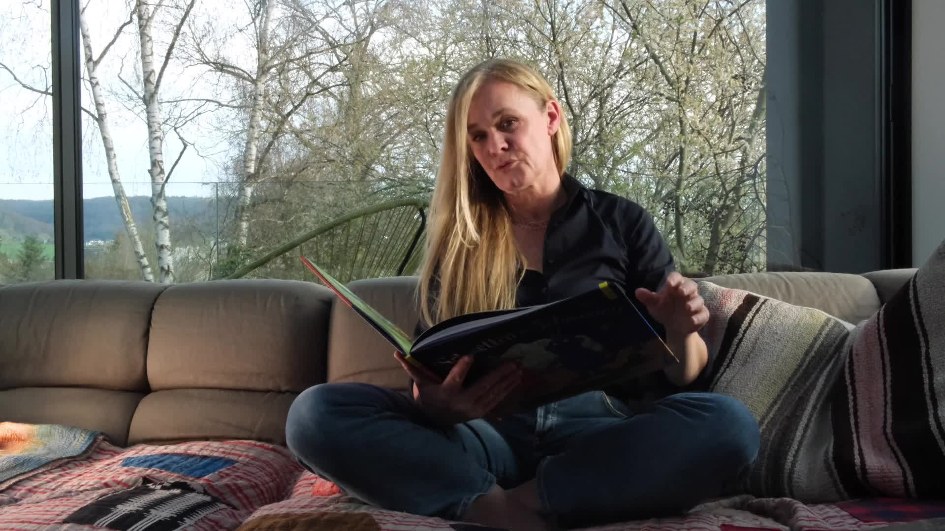 D'Schmetten an d'Schmooen« (bis 8 Joer) iwwersat a gelies vum Martine Schoellen (Editions Binsfeld)